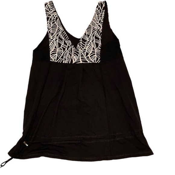 Black and white Lululemon tank top - Picture 2 of 3